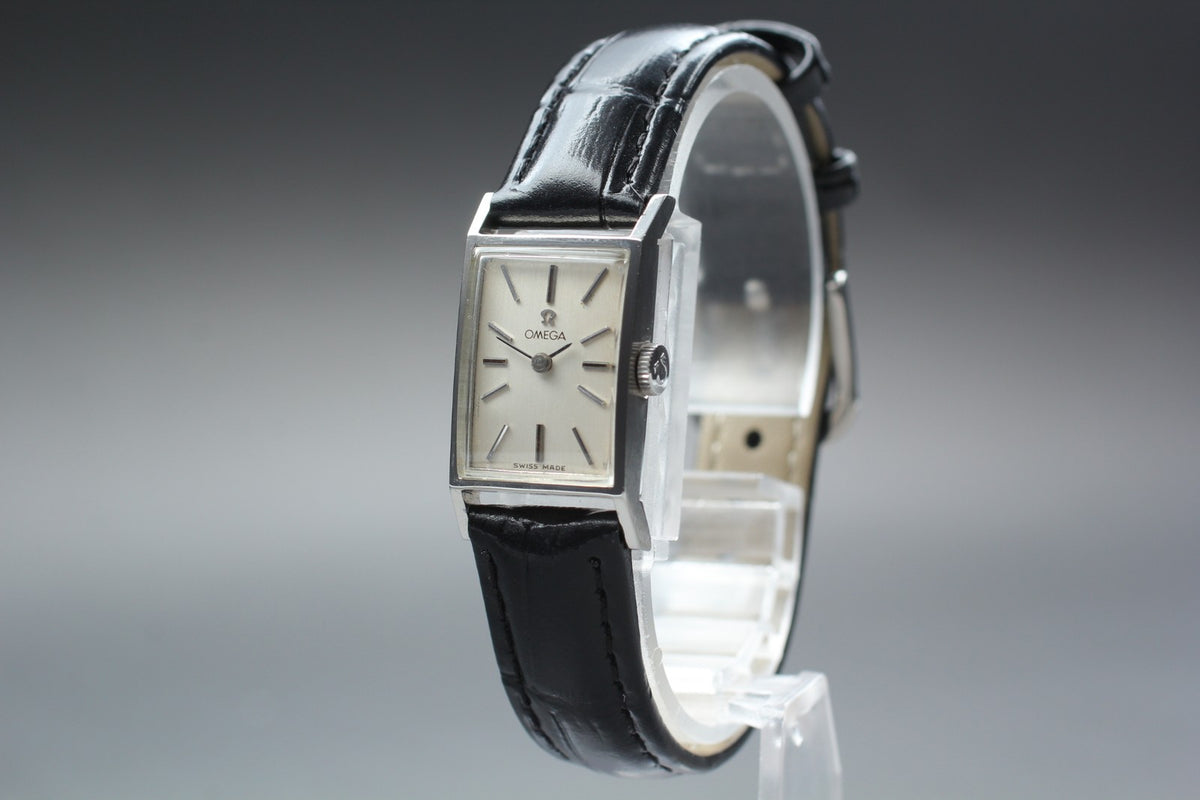 1965 Near MINT OMEGA 15mm 511.163 Manual Wind Silver Dial Women's Watch Vintage