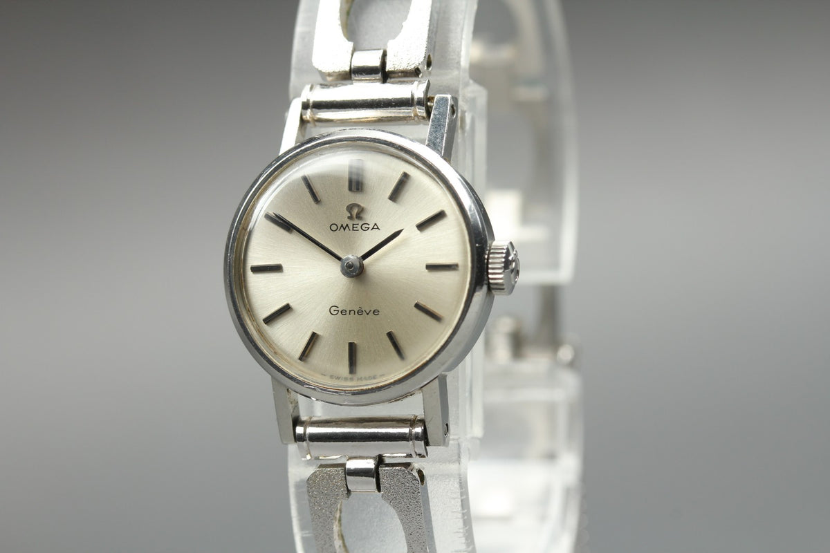 1968 Near MINT OMEGA Geneve 20mm 511.213 Manual Silver Dial Women's Vintage