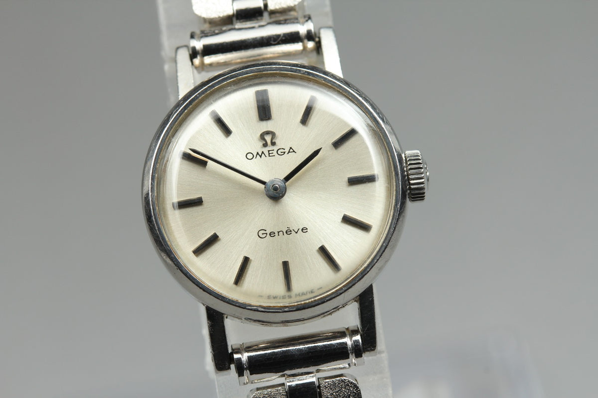 1968 Near MINT OMEGA Geneve 20mm 511.213 Manual Silver Dial Women's Vintage