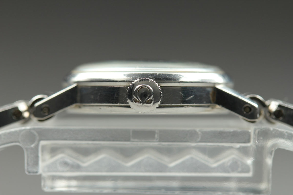 1968 Near MINT OMEGA Geneve 20mm 511.213 Manual Silver Dial Women's Vintage