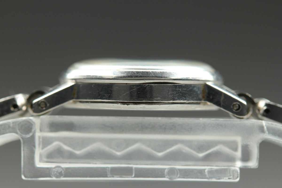 1968 Near MINT OMEGA Geneve 20mm 511.213 Manual Silver Dial Women's Vintage