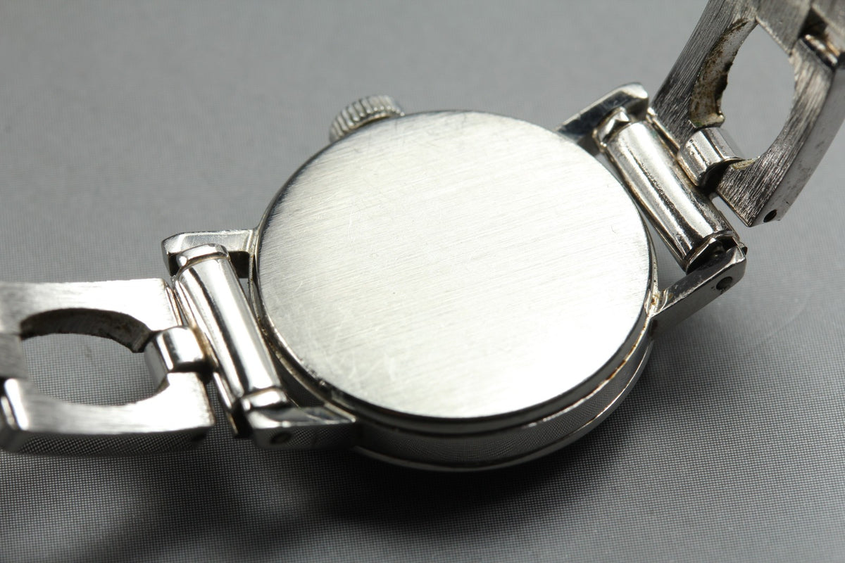 1968 Near MINT OMEGA Geneve 20mm 511.213 Manual Silver Dial Women's Vintage
