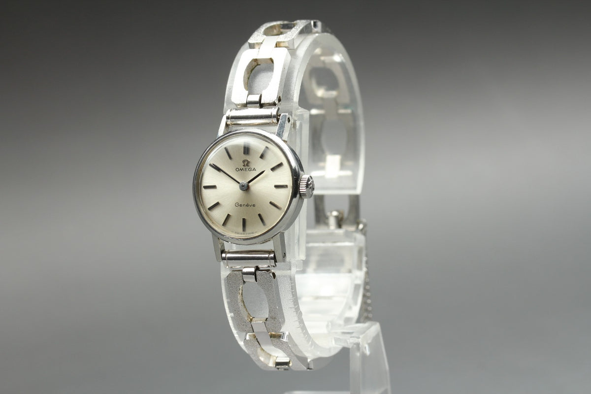 1968 Near MINT OMEGA Geneve 20mm 511.213 Manual Silver Dial Women's Vintage