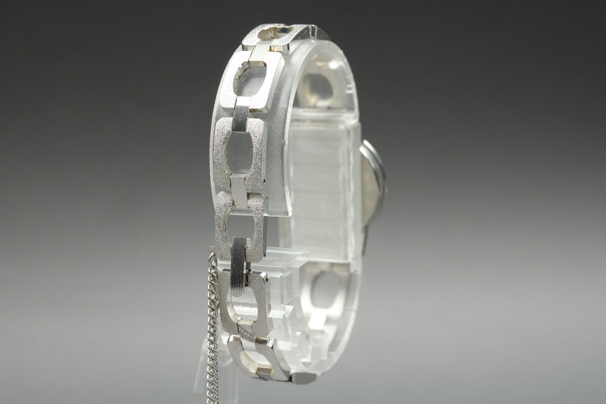 1968 Near MINT OMEGA Geneve 20mm 511.213 Manual Silver Dial Women's Vintage
