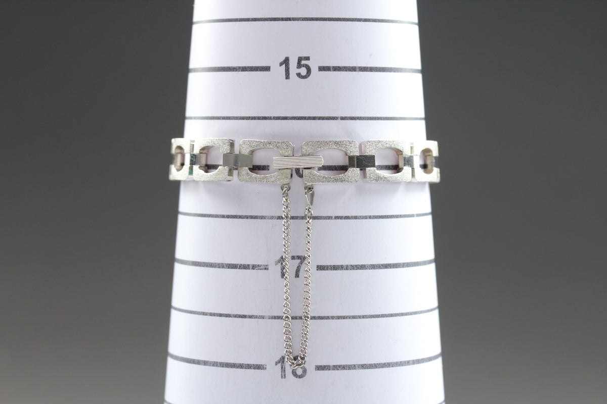 1968 Near MINT OMEGA Geneve 20mm 511.213 Manual Silver Dial Women's Vintage