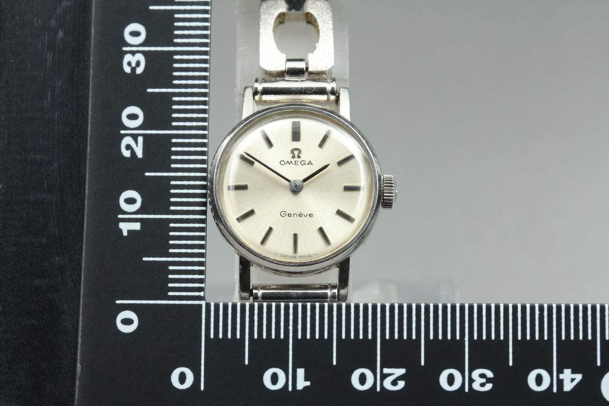 1968 Near MINT OMEGA Geneve 20mm 511.213 Manual Silver Dial Women's Vintage