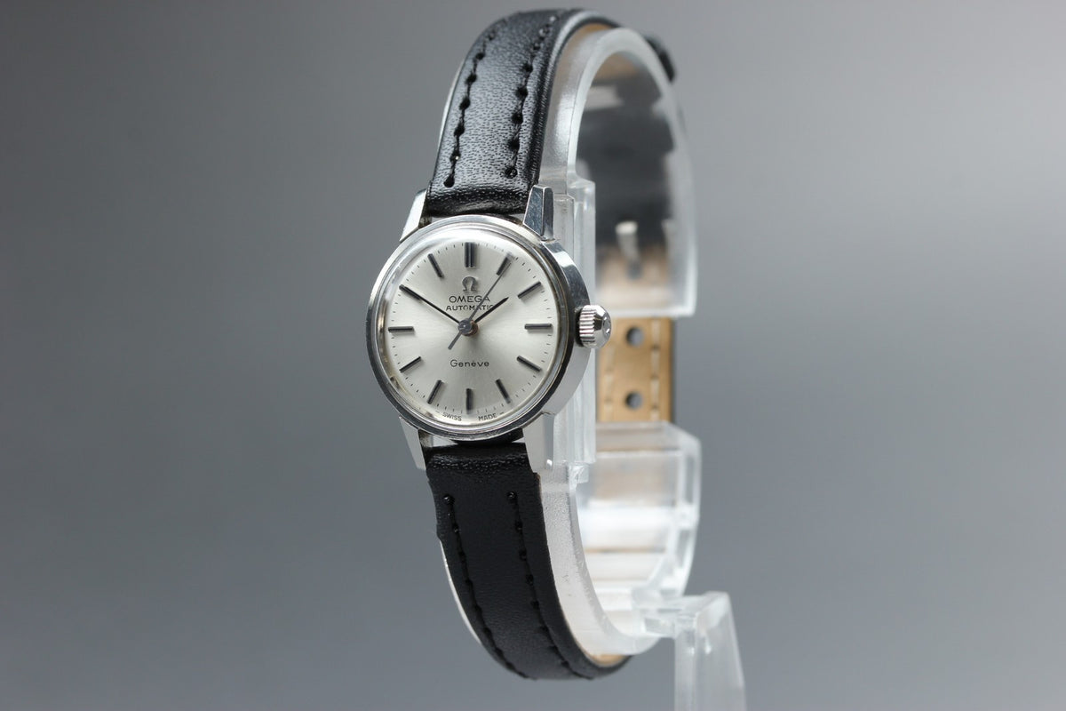 1969 Near MINT OMEGA Seamaster Geneve 21mm 565.002 Automatic Women's Vintage