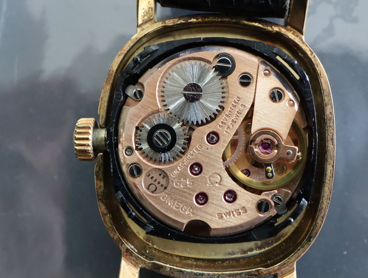 1979 Near MINT OMEGA De Ville 21mm 511.0509 Manual Gold Dial Women's Vintage