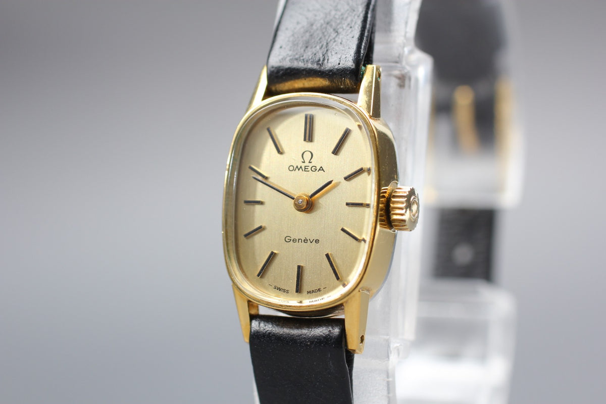 1973 Near MINT OMEGA Geneve 15mm 511.454 Manual Gold Dial Women's Watch Vintage