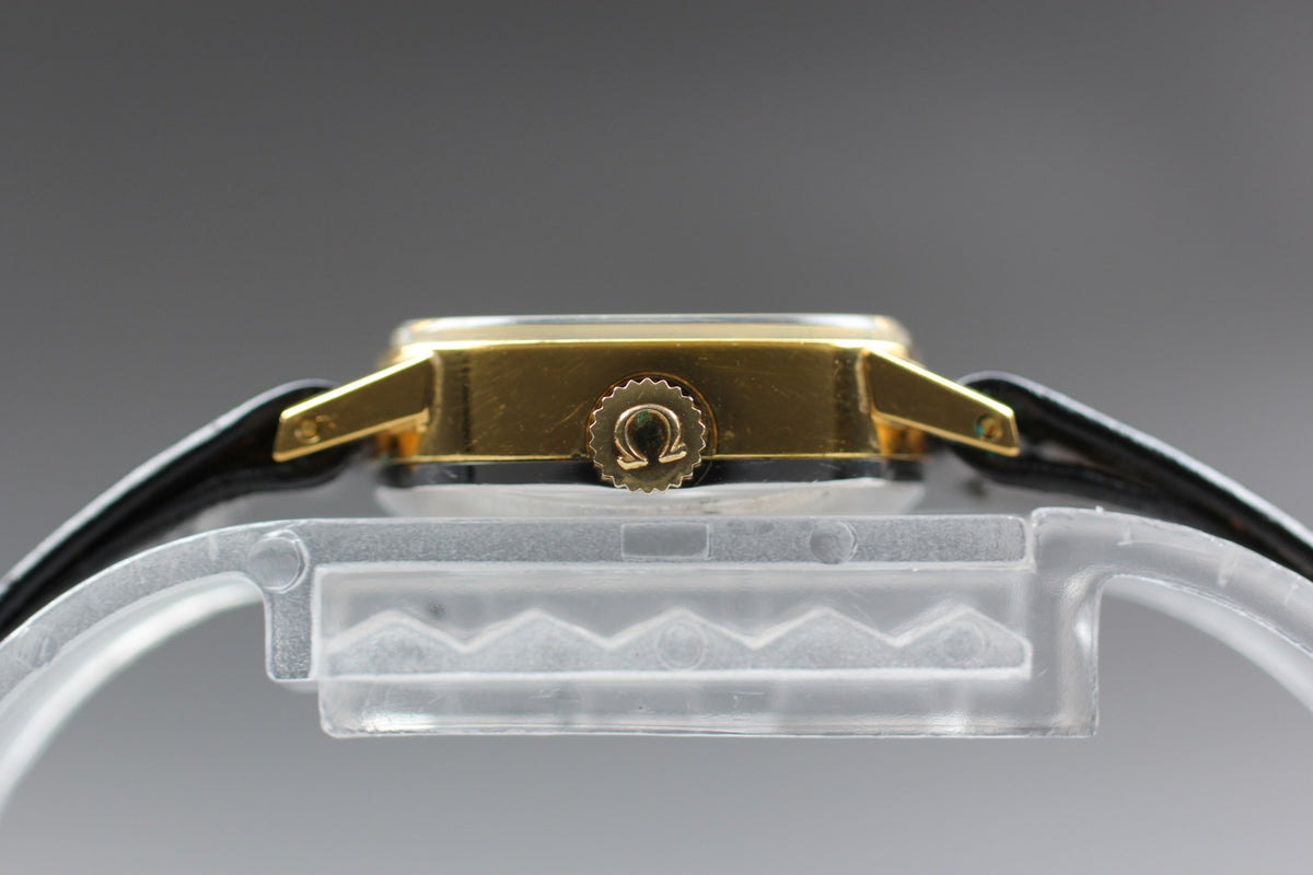 1973 Near MINT OMEGA Geneve 15mm 511.454 Manual Gold Dial Women's Watch Vintage