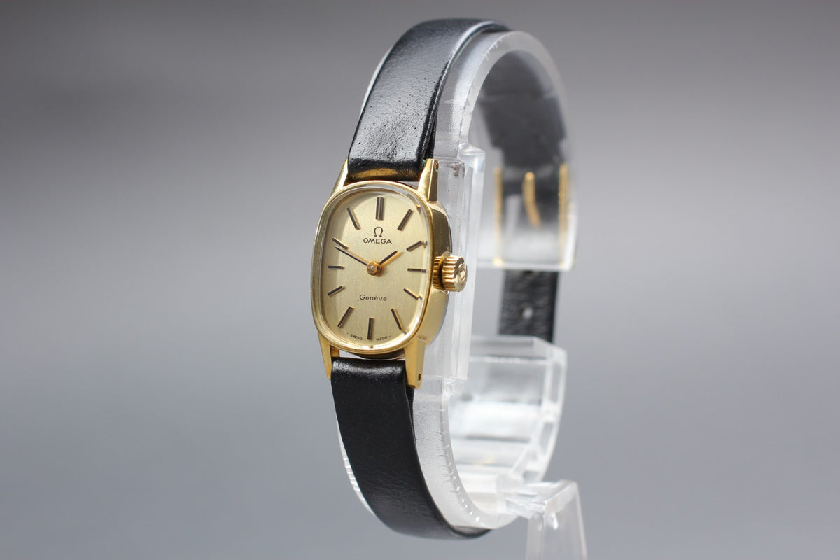 1973 Near MINT OMEGA Geneve 15mm 511.454 Manual Gold Dial Women's Watch Vintage