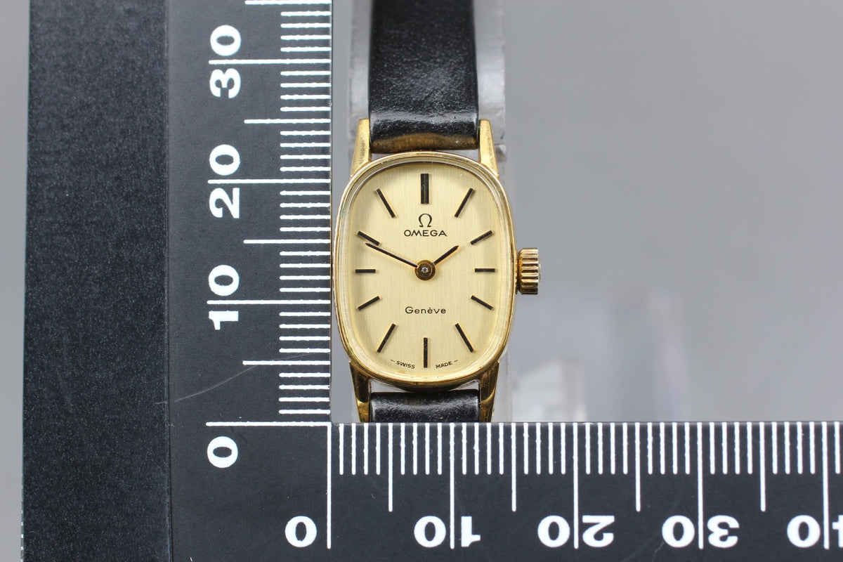 1973 Near MINT OMEGA Geneve 15mm 511.454 Manual Gold Dial Women's Watch Vintage