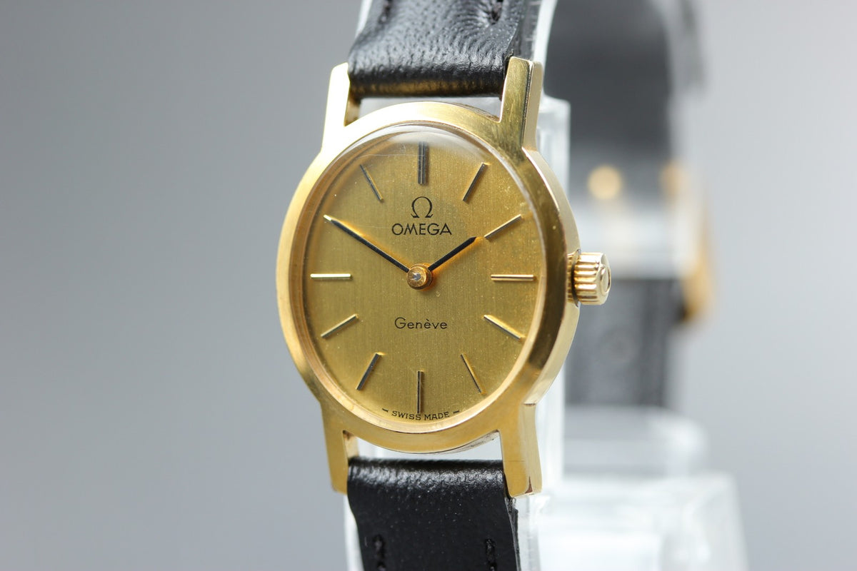 1975 Near MINT OMEGA Geneve 21mm 511.0411 Manual Gold Dial Women's Watch Vintage
