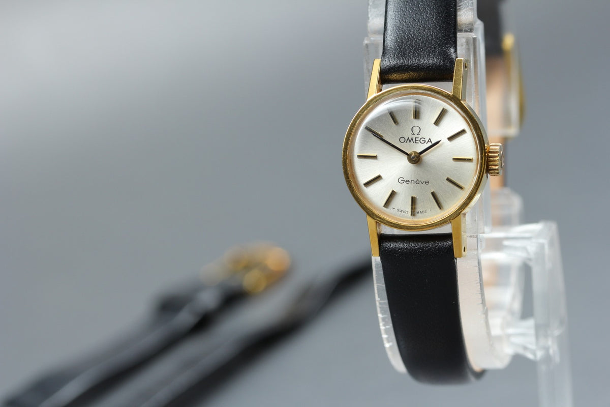 1971 Near MINT OMEGA Geneve 17mm 511.0388 Manual Champagne Dial Women's Vintage