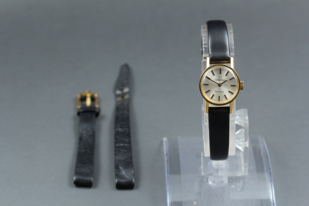 1971 Near MINT OMEGA Geneve 17mm 511.0388 Manual Champagne Dial Women's Vintage