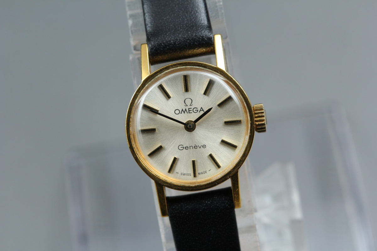 1971 Near MINT OMEGA Geneve 17mm 511.0388 Manual Champagne Dial Women's Vintage