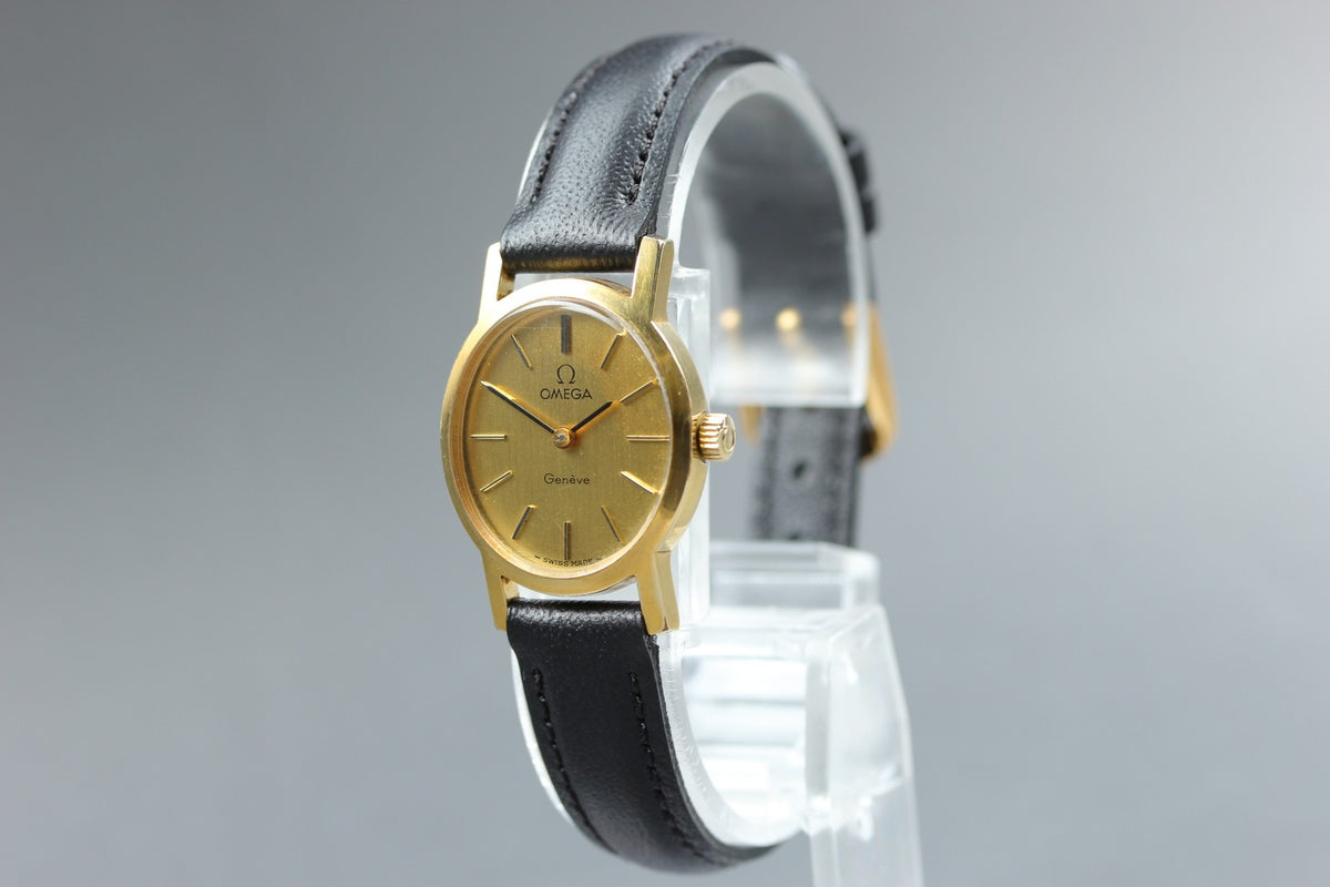 1975 Near MINT OMEGA Geneve 21mm 511.0411 Manual Gold Dial Women's Watch Vintage