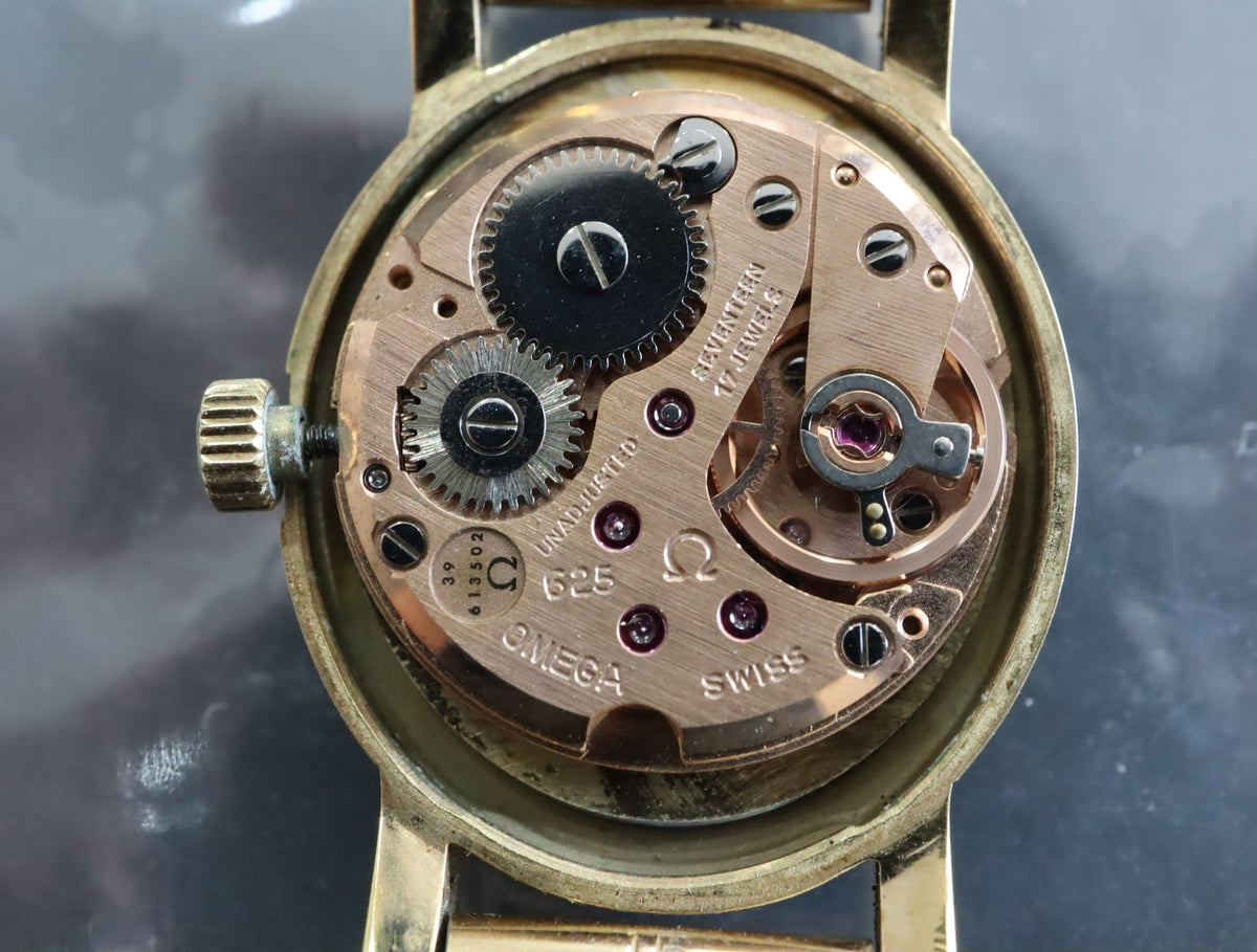 1975 Near MINT OMEGA Geneve 21mm 511.0411 Manual Gold Dial Women's Watch Vintage