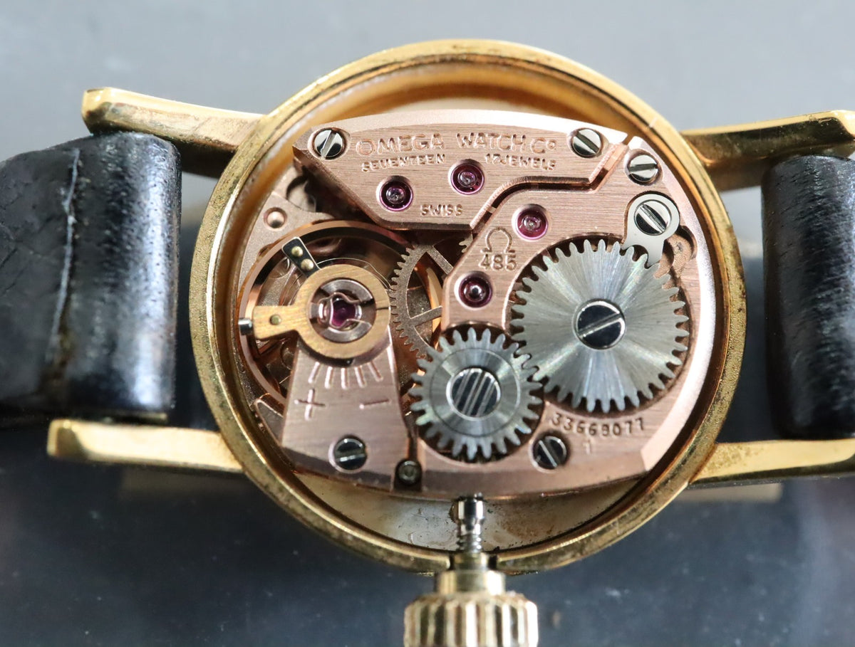 1971 Near MINT OMEGA Geneve 17mm 511.0388 Manual Champagne Dial Women's Vintage