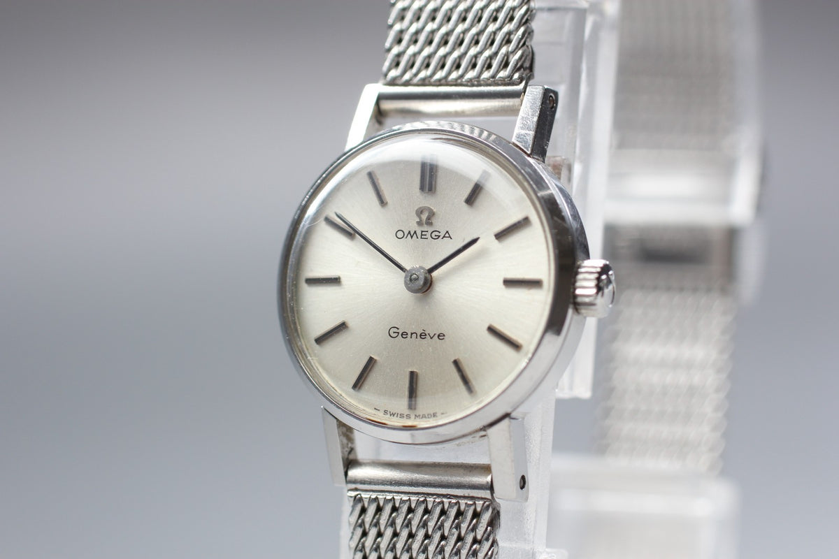 1967 Near MINT OMEGA Geneve 20mm 511.00213 Manual Silver Dial Women's Vintage
