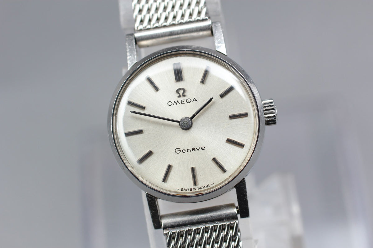1967 Near MINT OMEGA Geneve 20mm 511.00213 Manual Silver Dial Women's Vintage