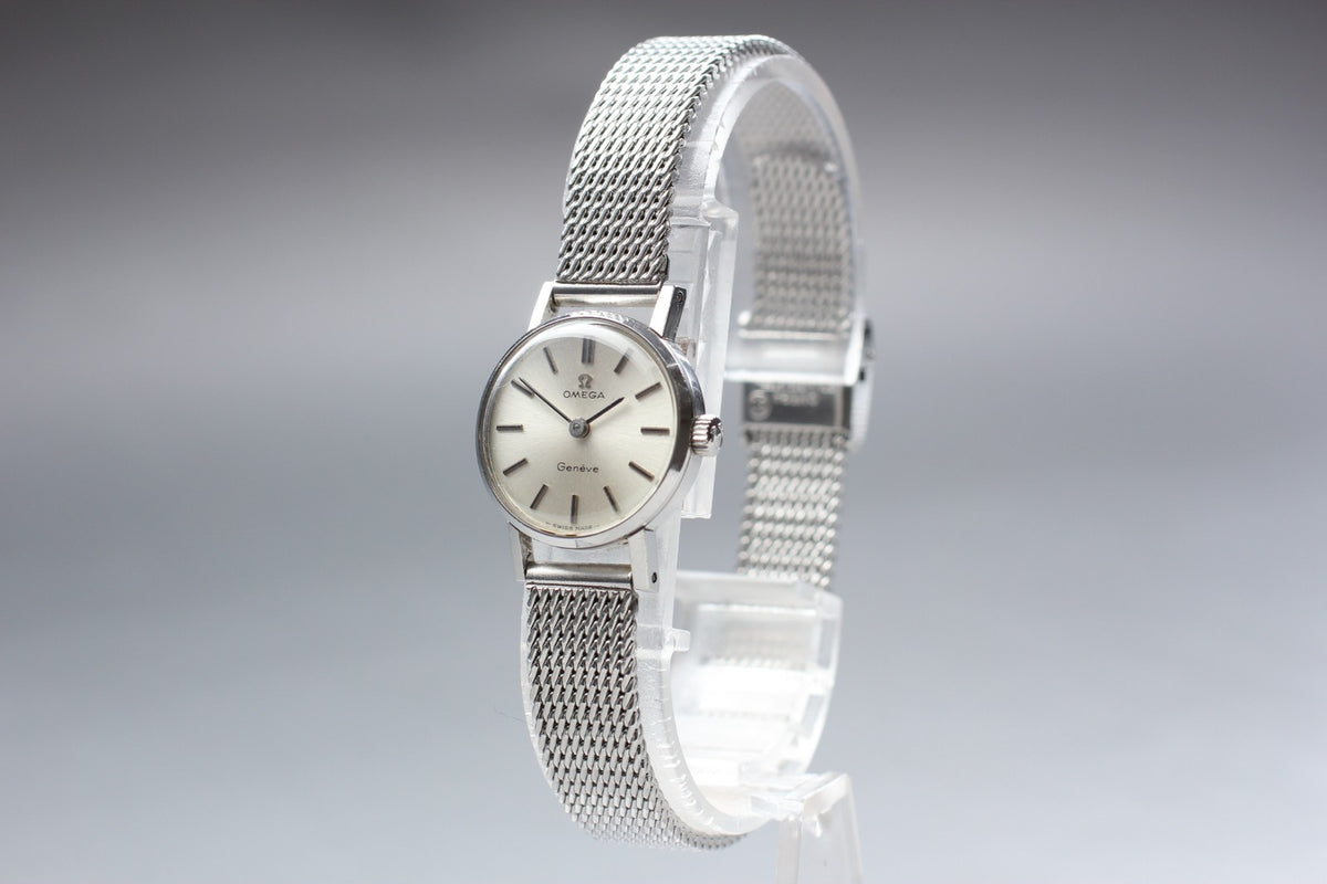 1967 Near MINT OMEGA Geneve 20mm 511.00213 Manual Silver Dial Women's Vintage