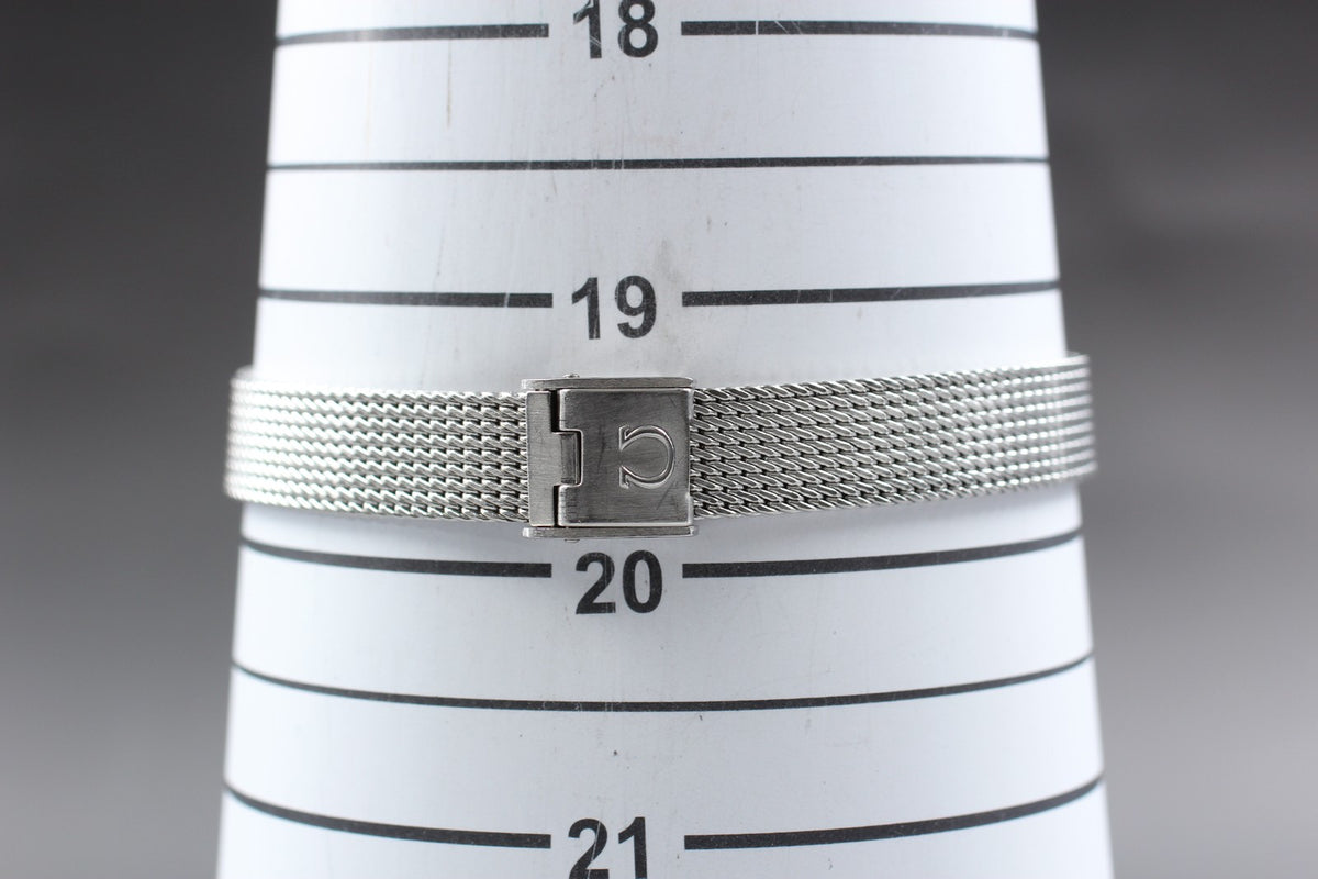 1967 Near MINT OMEGA Geneve 20mm 511.00213 Manual Silver Dial Women's Vintage