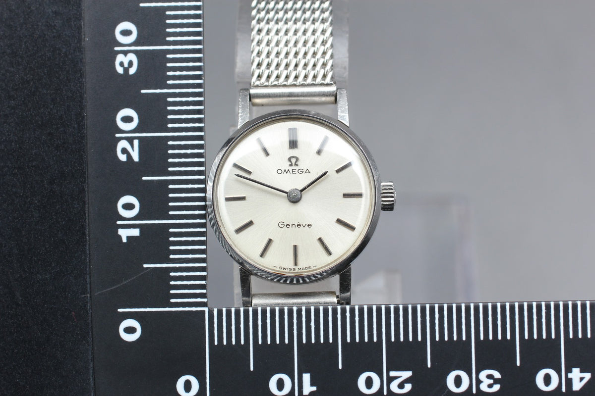 1967 Near MINT OMEGA Geneve 20mm 511.00213 Manual Silver Dial Women's Vintage