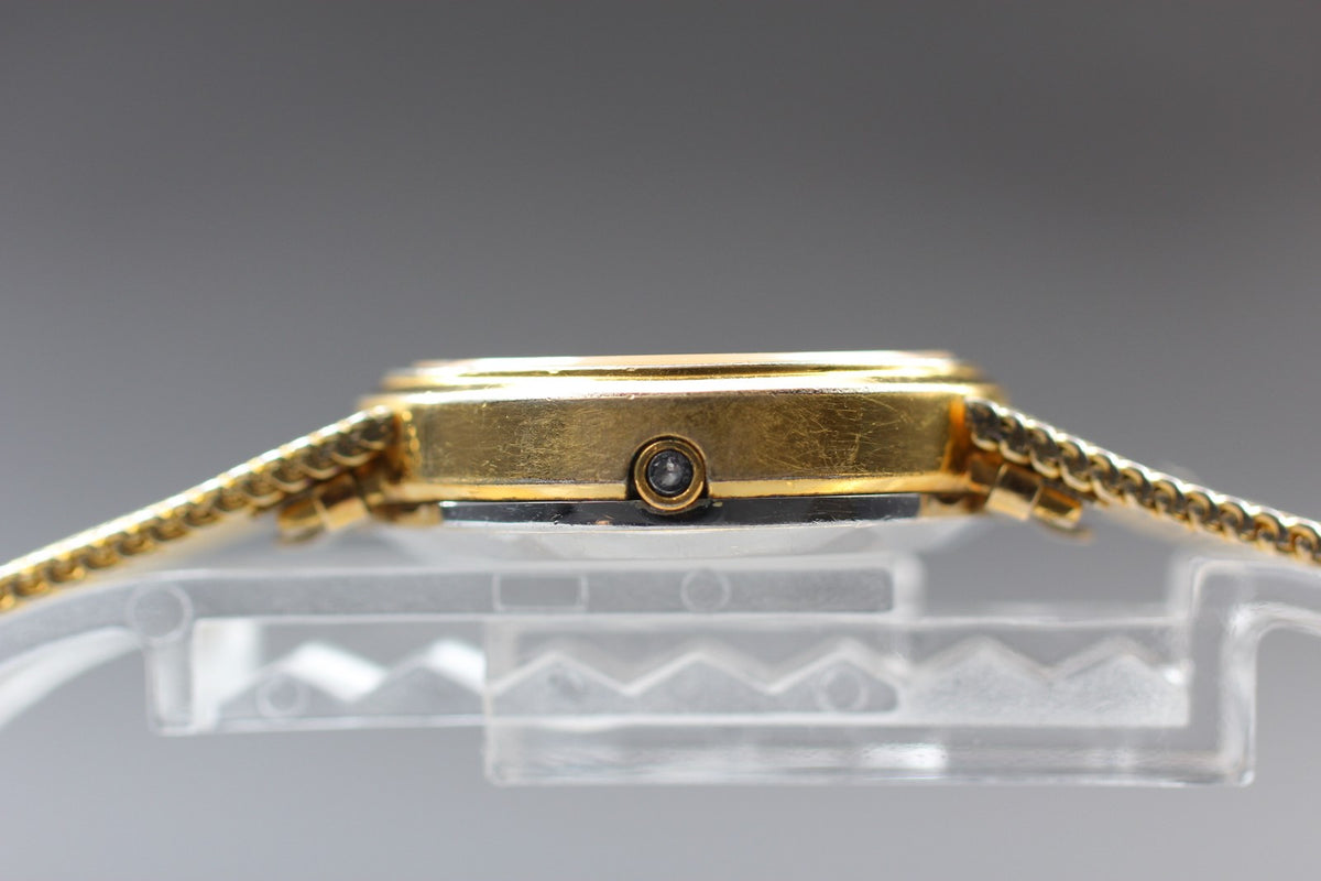 1979 Near MINT OMEGA De Ville 23mm 591.057 Quartz Gold Dial Women's Vintage