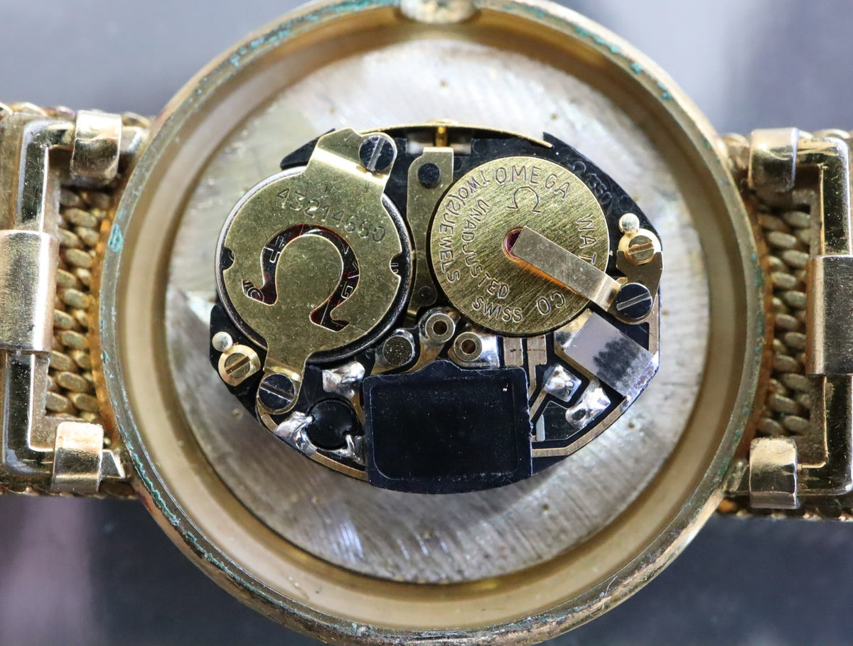 1979 Near MINT OMEGA De Ville 23mm 591.057 Quartz Gold Dial Women's Vintage
