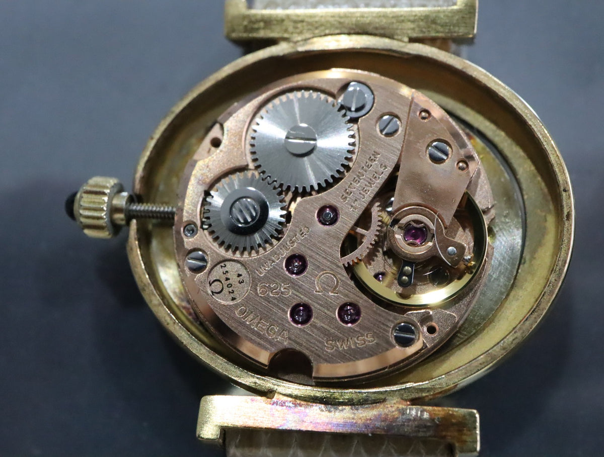 1979 Near MINT OMEGA De Ville 24mm 511.0566 Manual Gold Dial Women's Vintage
