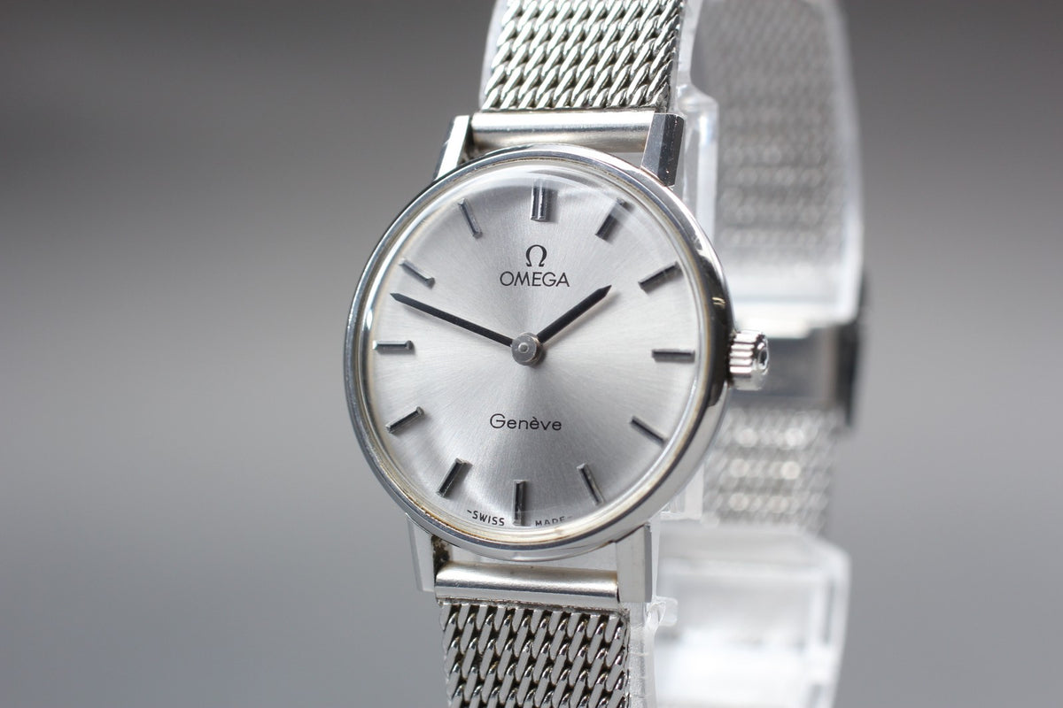 1973 Near MINT OMEGA Geneve 25mm 511.410 Manual Silver Dial Women's Vintage