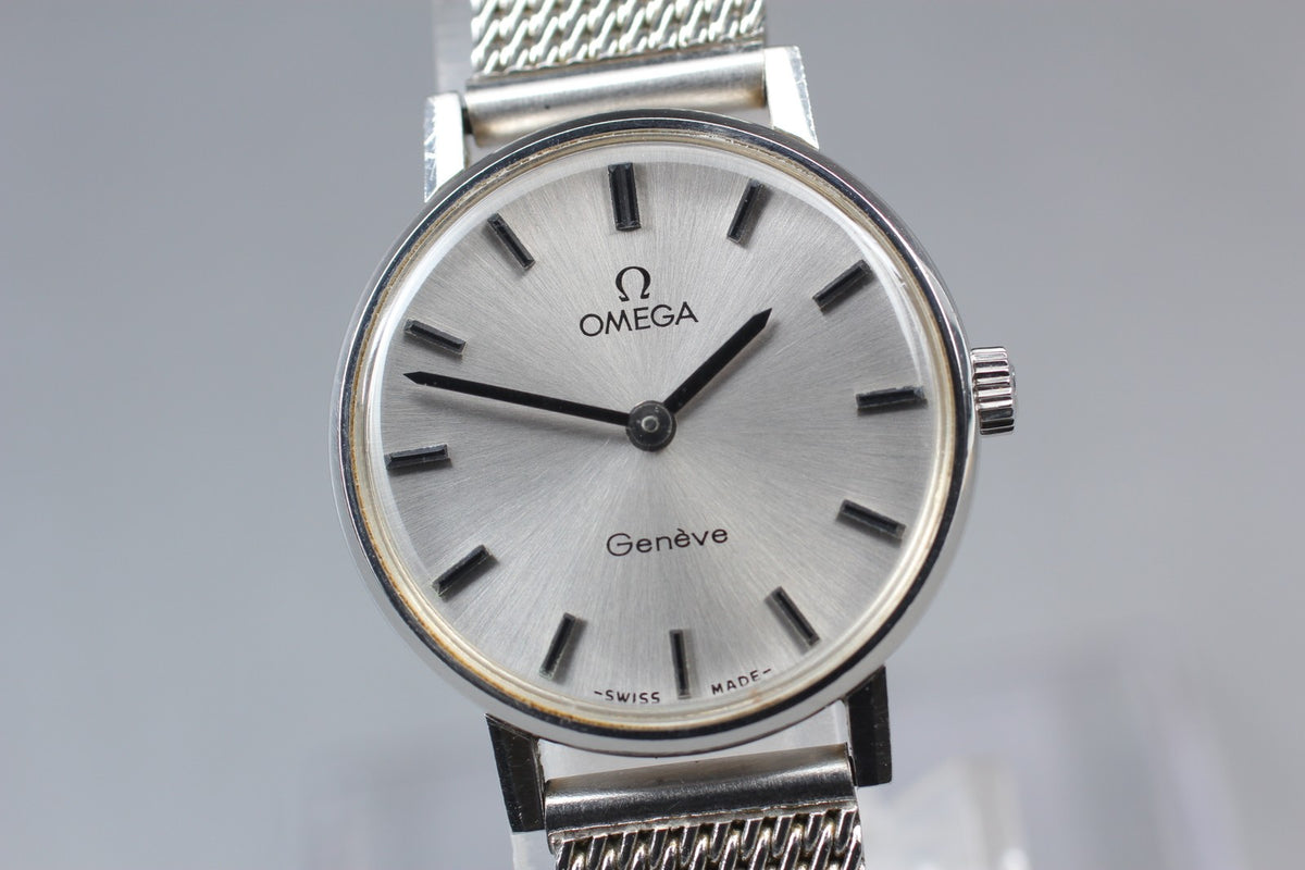 1973 Near MINT OMEGA Geneve 25mm 511.410 Manual Silver Dial Women's Vintage