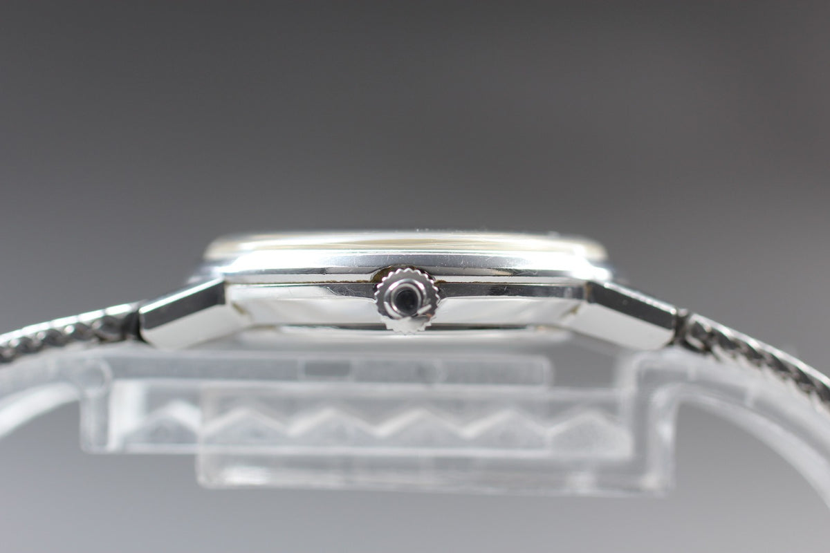 1973 Near MINT OMEGA Geneve 25mm 511.410 Manual Silver Dial Women's Vintage