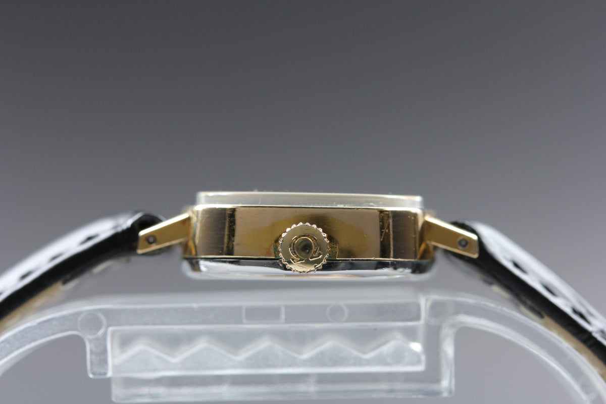 1973 Near MINT OMEGA Geneve 24mm 511.413 Manual Gold Dial Women's Watch Vintage