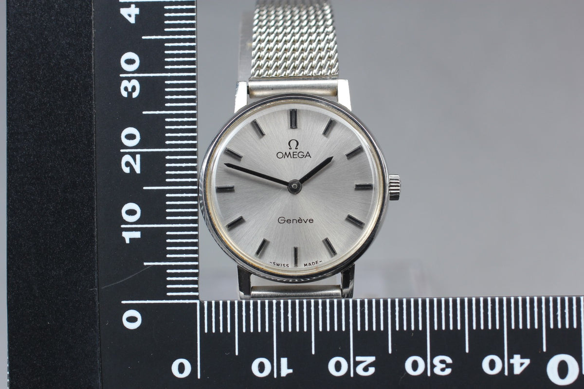 1973 Near MINT OMEGA Geneve 25mm 511.410 Manual Silver Dial Women's Vintage