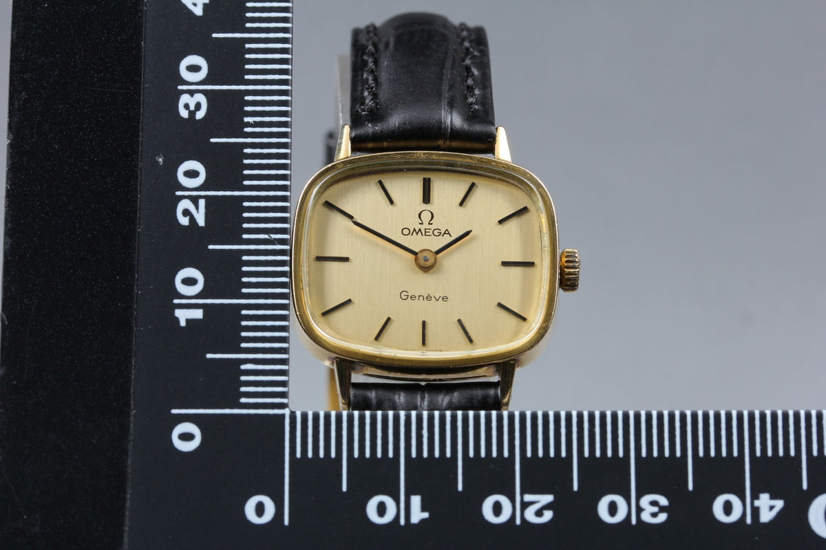 1973 Near MINT OMEGA Geneve 24mm 511.413 Manual Gold Dial Women's Watch Vintage
