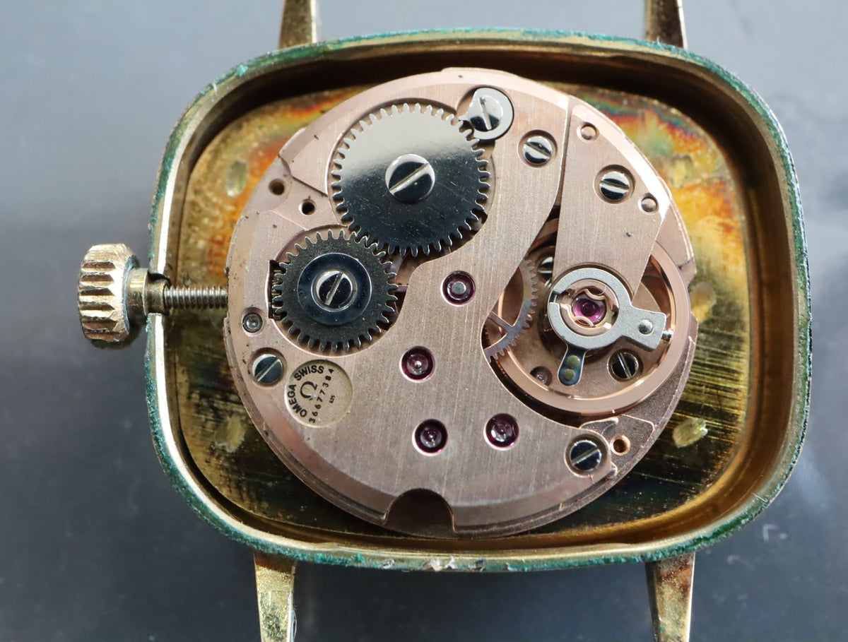 1973 Near MINT OMEGA Geneve 24mm 511.413 Manual Gold Dial Women's Watch Vintage