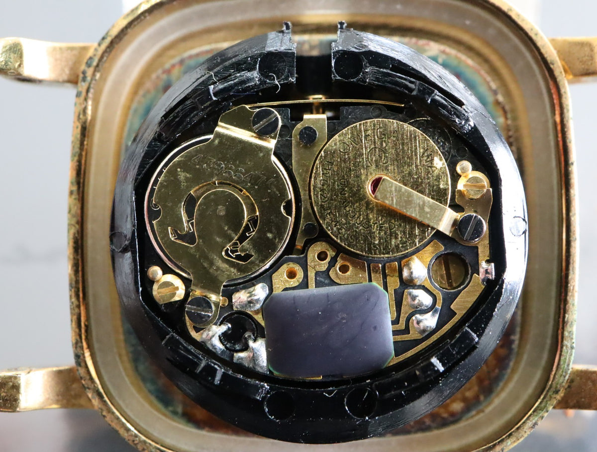 1979 Near MINT OMEGA De Ville 23mm 591.014 Quartz Gold Dial Women's Vintage
