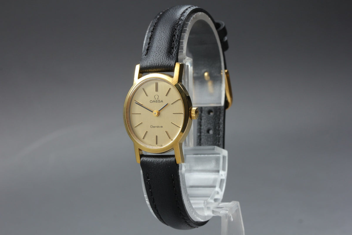 1978 Near MINT OMEGA Geneve 21mm 511.0411 Manual Gold Dial Women's Watch Vintage