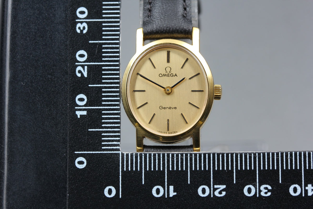 1978 Near MINT OMEGA Geneve 21mm 511.0411 Manual Gold Dial Women's Watch Vintage
