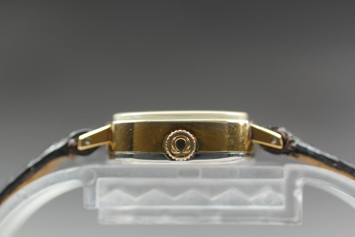 1975 Near MINT OMEGA De Ville 24mm 511.413 Manual Gold Dial Women's Vintage