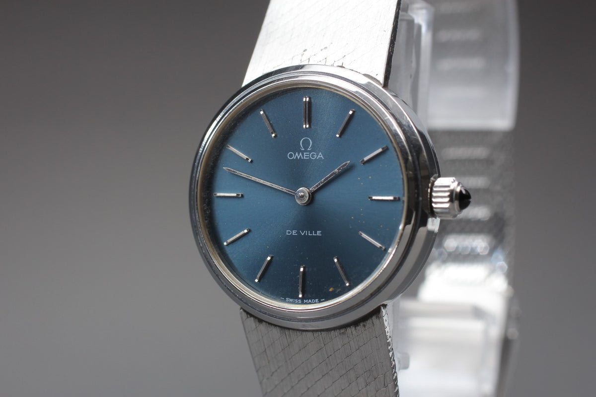 1978 Near MINT OMEGA De Ville 26mm 711.2028 Manual Navy Dial Women's Vintage