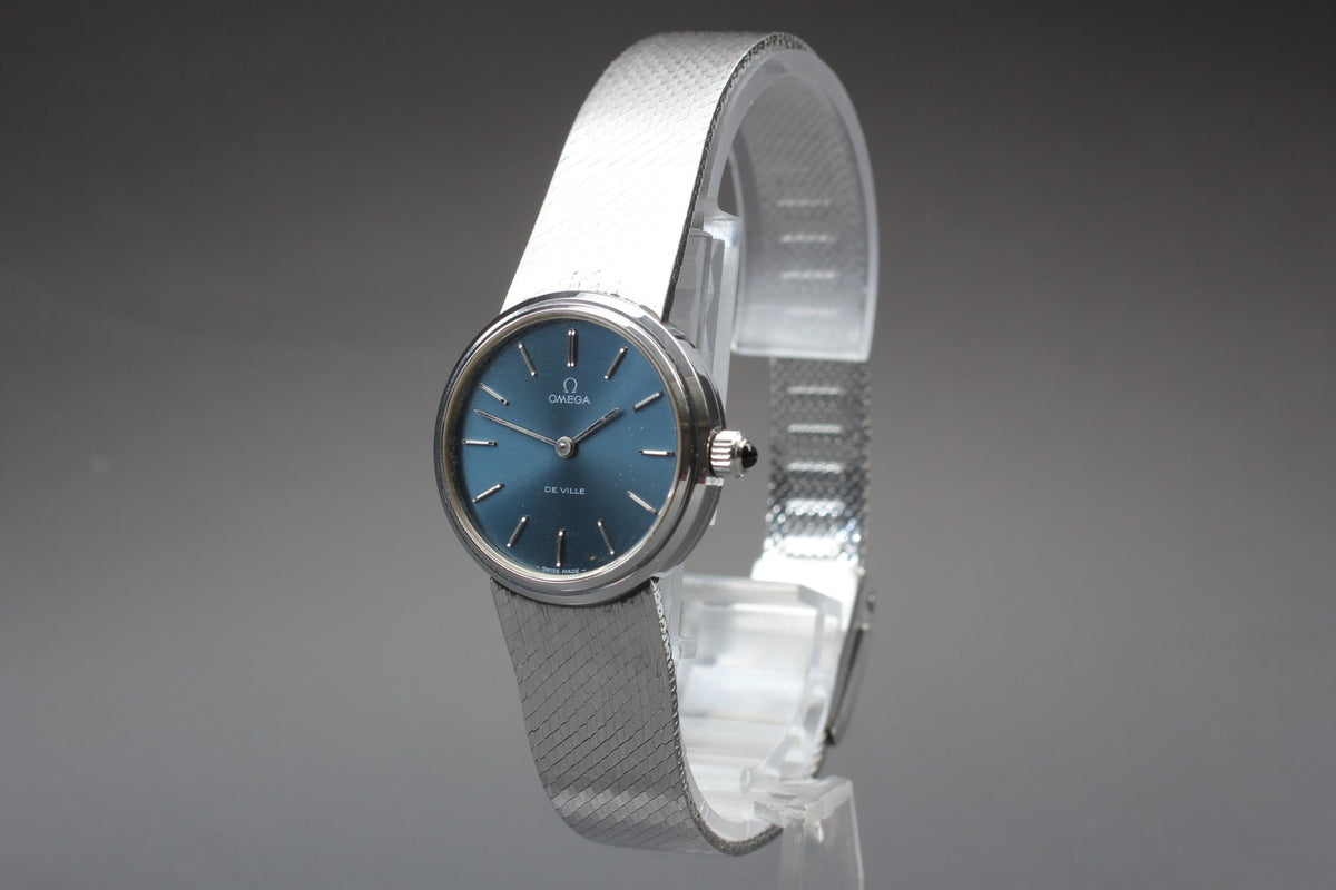 1978 Near MINT OMEGA De Ville 26mm 711.2028 Manual Navy Dial Women's Vintage