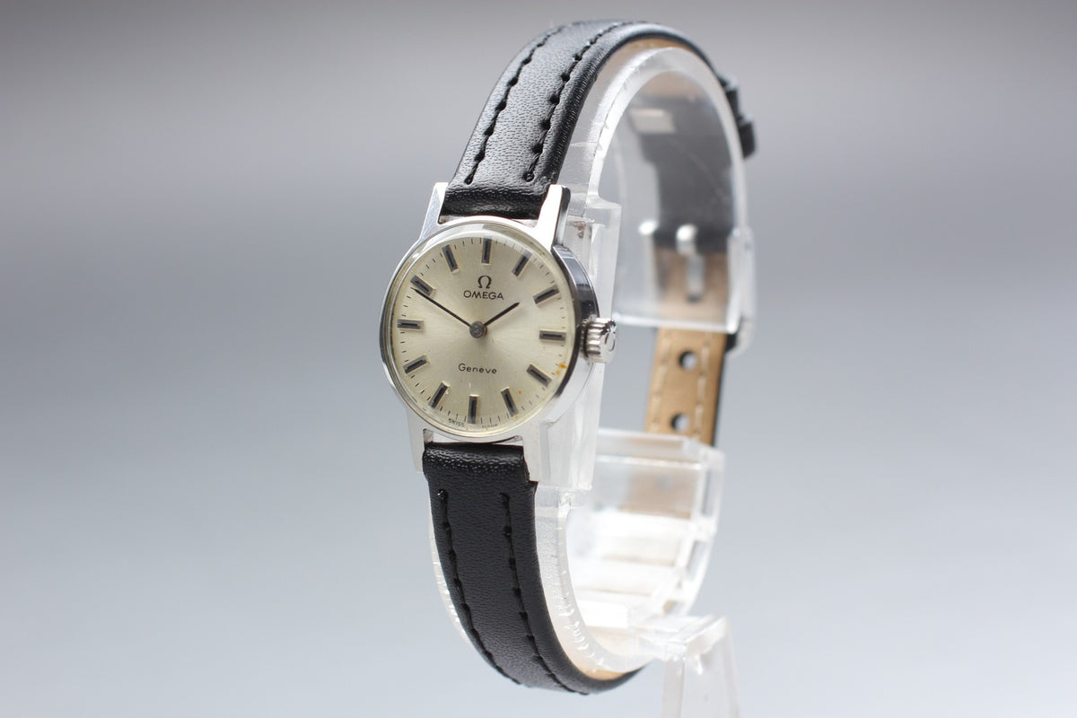 1971 Near MINT OMEGA Geneve 20mm 511.346 Manual Silver Dial Women's Vintage