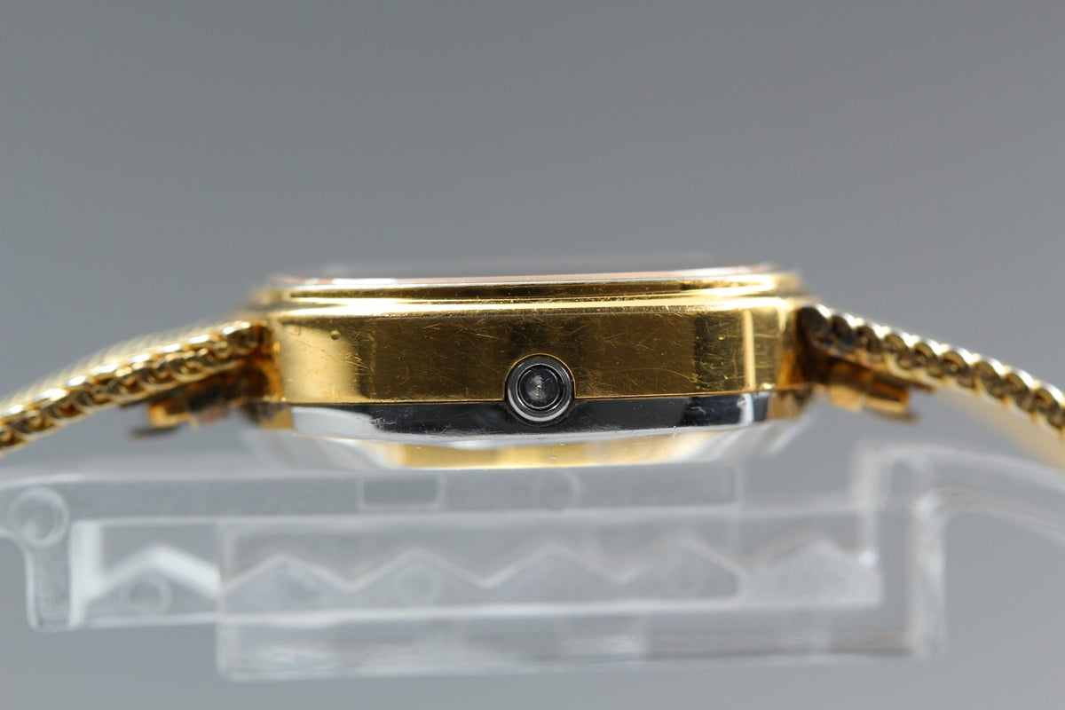 1979 Near MINT OMEGA De Ville 25mm 591.059 Quartz Gold Dial Women's Vintage