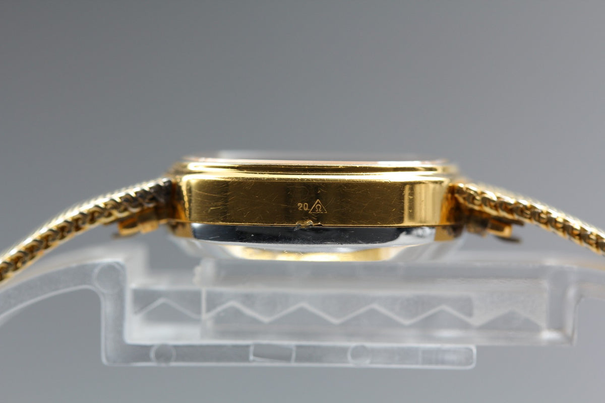 1979 Near MINT OMEGA De Ville 25mm 591.059 Quartz Gold Dial Women's Vintage
