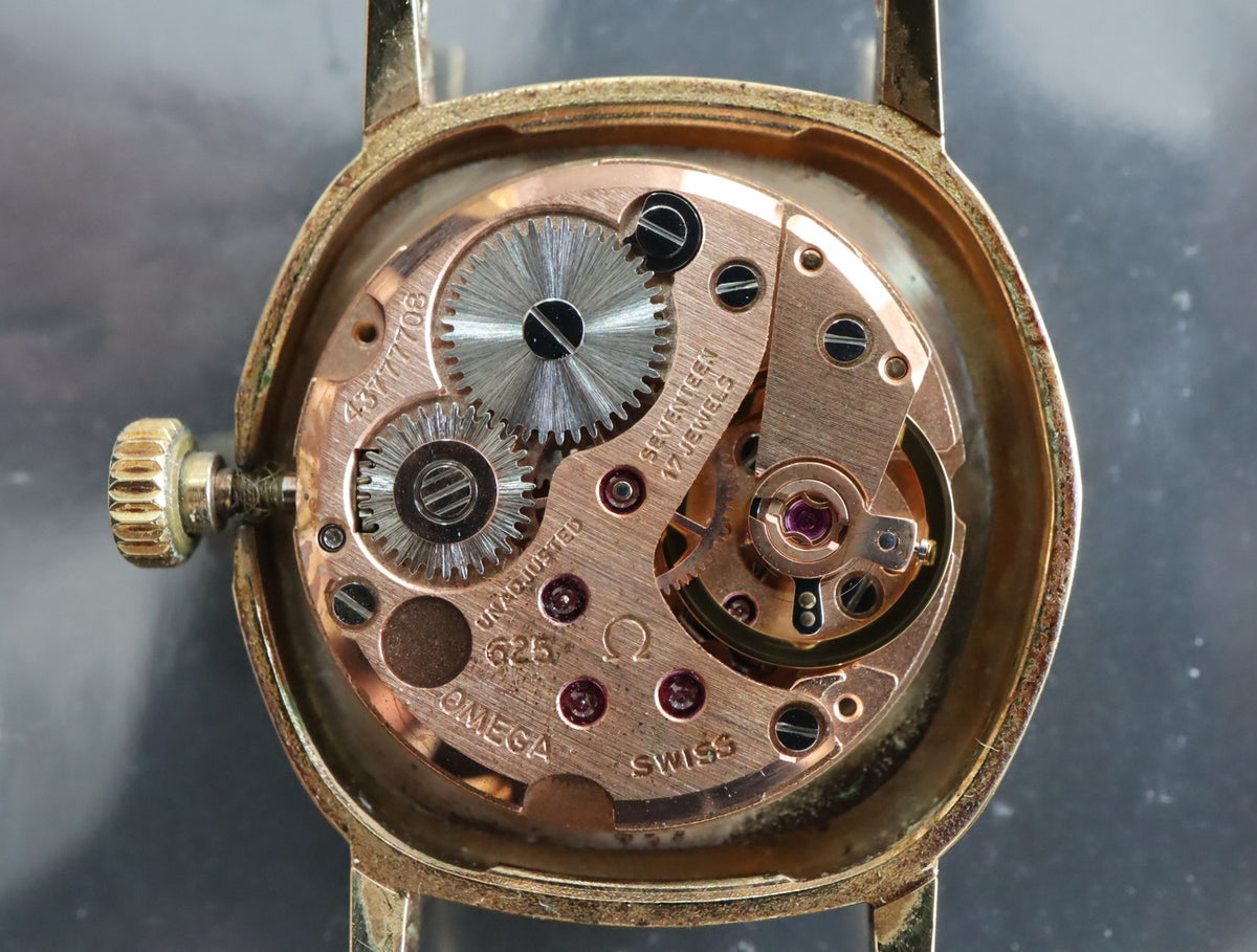 1979 Near MINT OMEGA De Ville 22mm 511.0559 Manual Gold Dial Women's Vintage