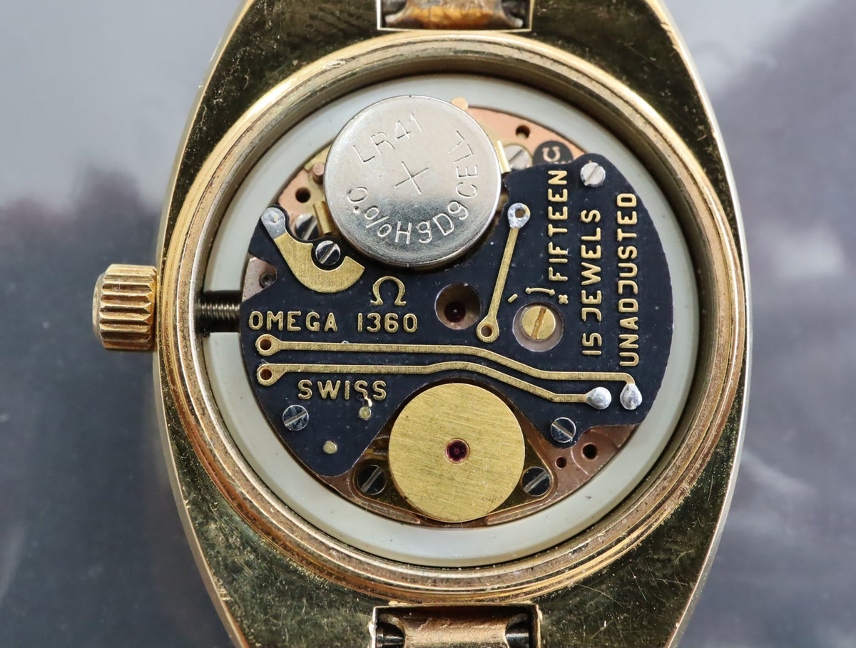 1978 Near MINT OMEGA Seamaster 27mm 596.0012 Quartz Gold Dial Women's Vintage