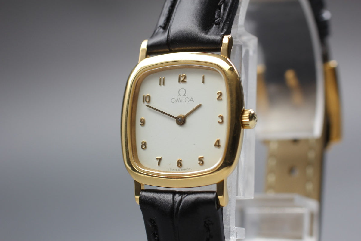 1986 Near MINT OMEGA De Ville 21mm 595.0098.2 Quartz White Dial Women's Vintage